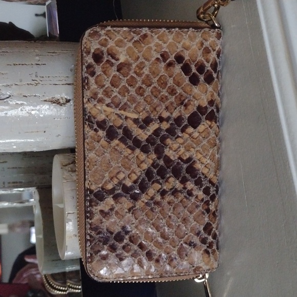 SOLD!!!  Michael Kors Snakeskin Wristlet/Wallet EUC - Picture 2 of 9